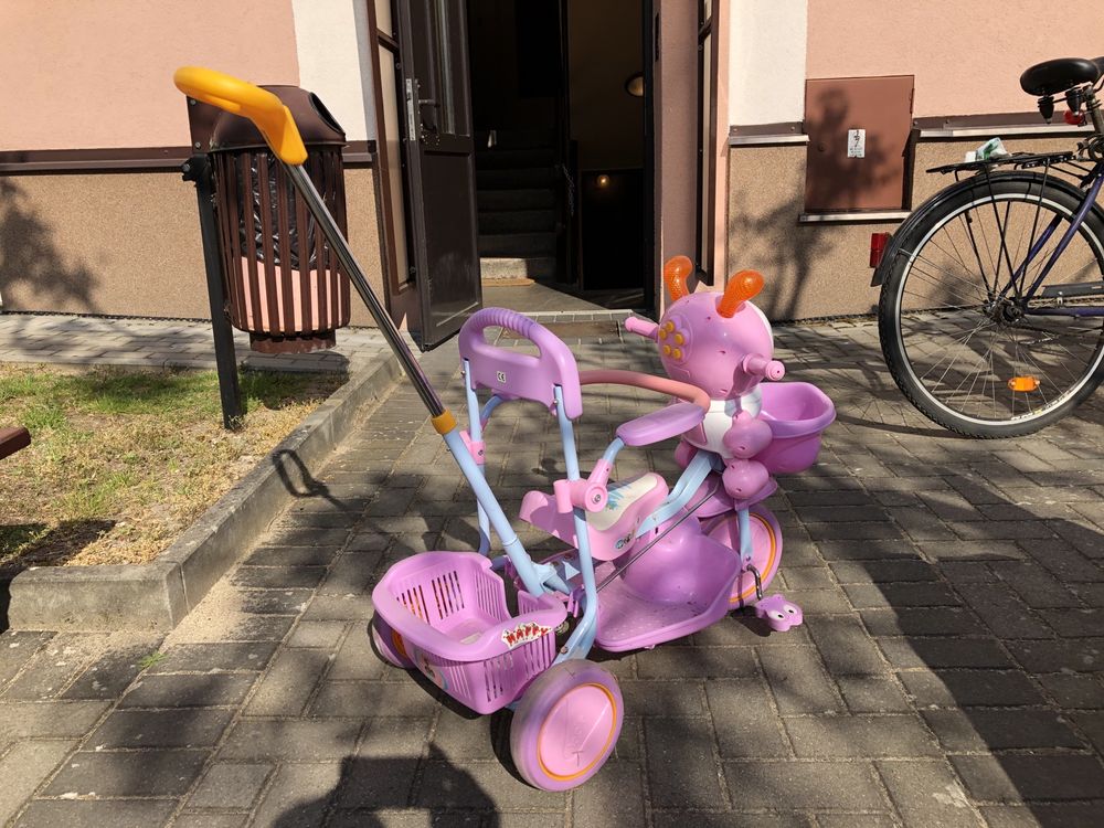 Rowerek dziecięcy z daszkiem plus gratisy - wózek Smoby i hulajnoga.