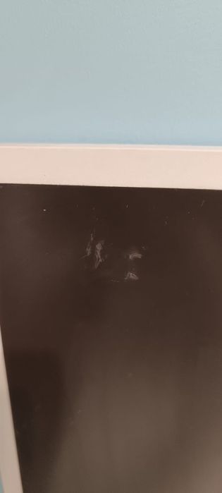 Sprzedam białe biurko Magnet