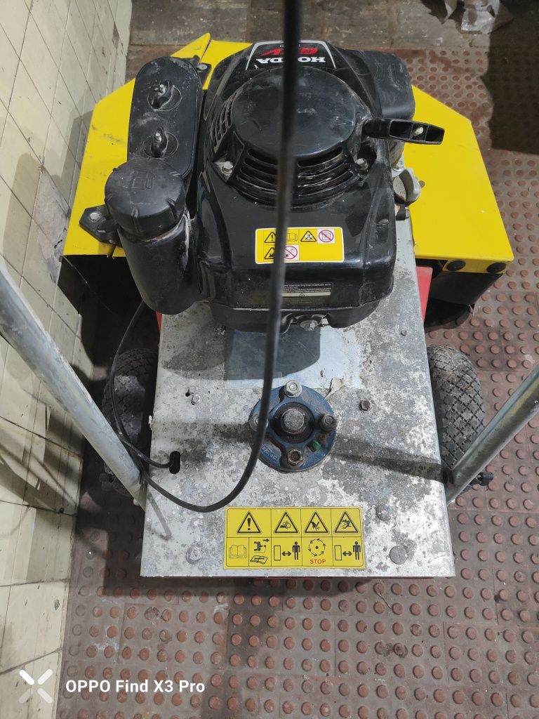 Máquina corta mato