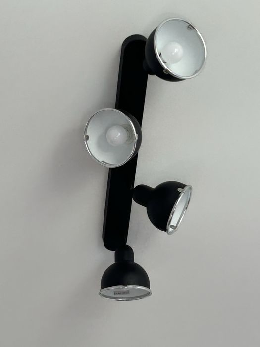 Spots de tecto como novo