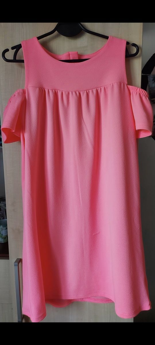 Różowa  sukienka
