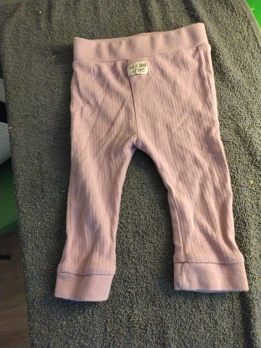 Różowe prążkowane legginsy niemowlęce