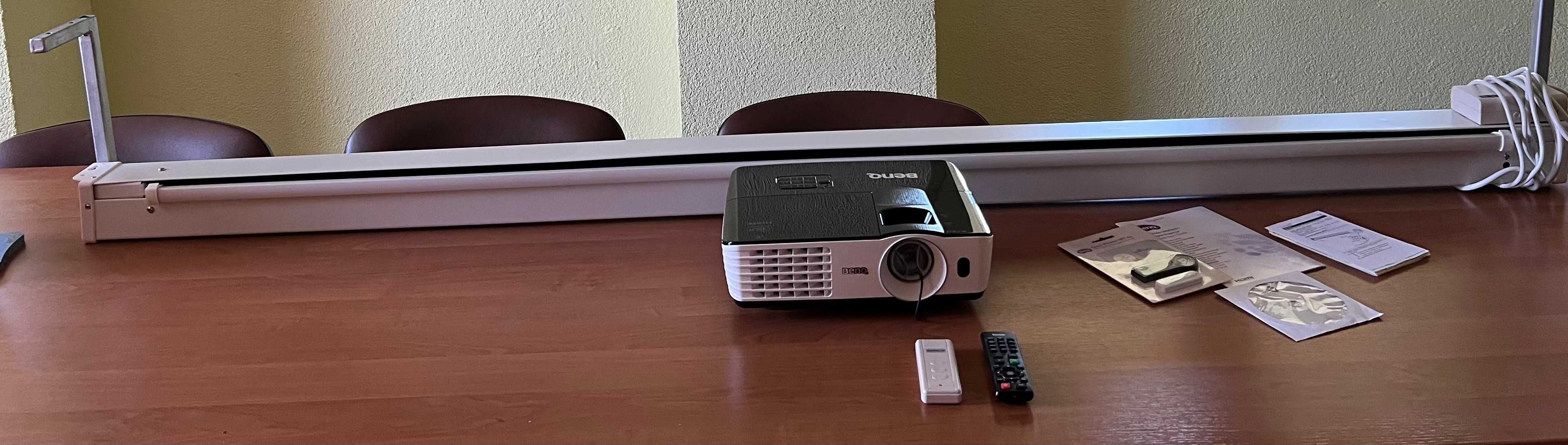 Projektor BenQ / z tablicą do rzutnika