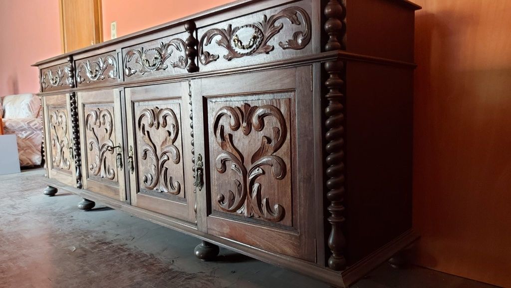 Móveis antigos  de sala de jantar