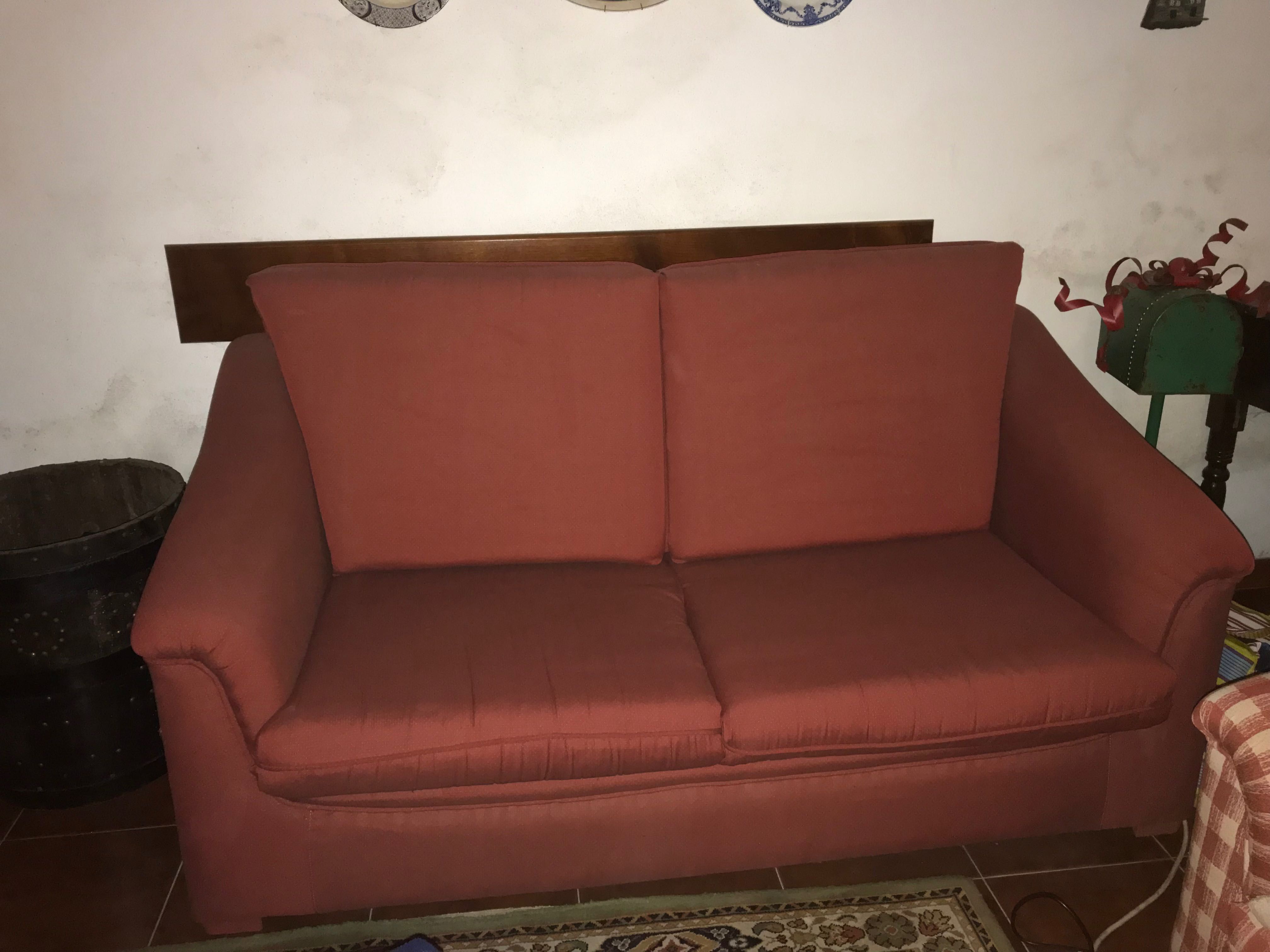 Cama 1,20X1,90 + estrado e sofá 2 lugares