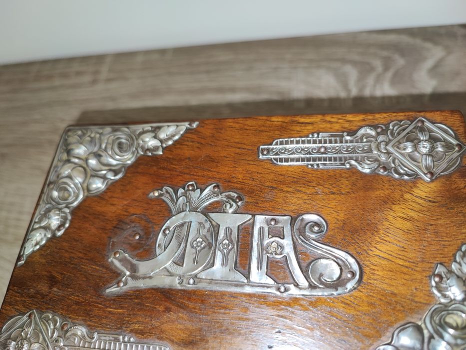 Caixa para jóias com vários detalhes em Prata