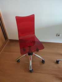Cadeira de escritório vermelha