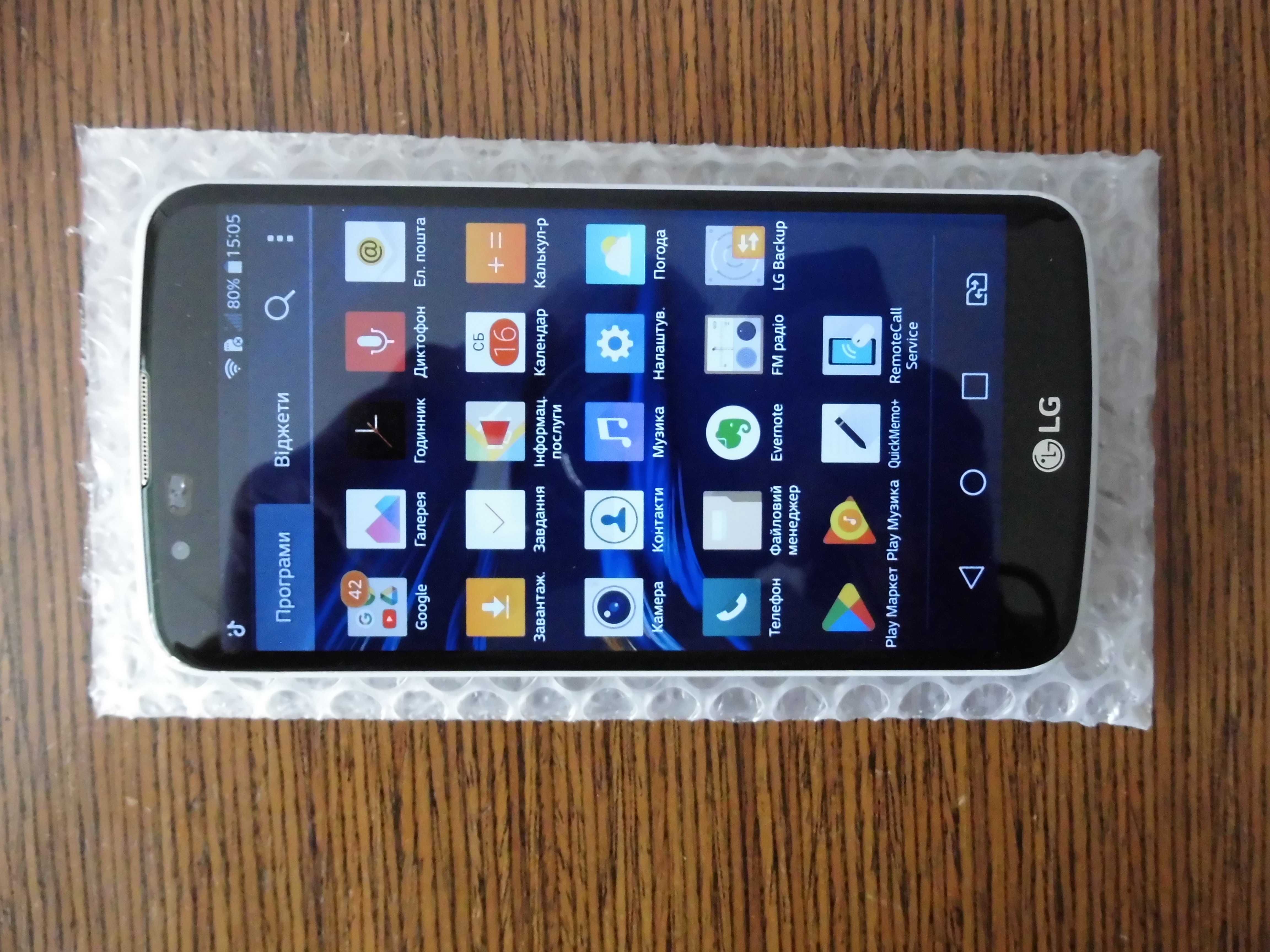 LG K10 LTE  5.3"  1.5-16 ГБ