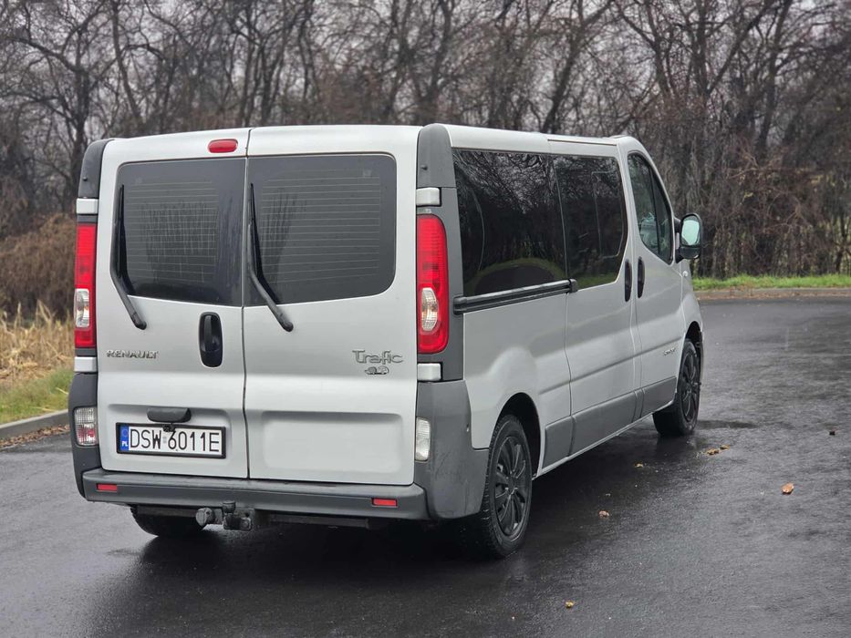 Bus 9 osobowy Renault Trafic LONG 2.0 dCi