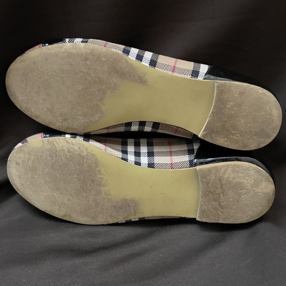 (9/10) Burberry ballet flats