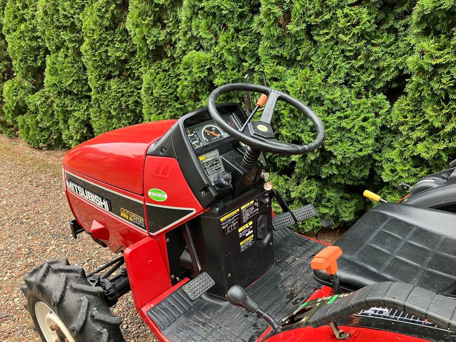 Japoński Traktor Mitsubishi MT205 Ciągnik Sadowniczy Ogrodniczy