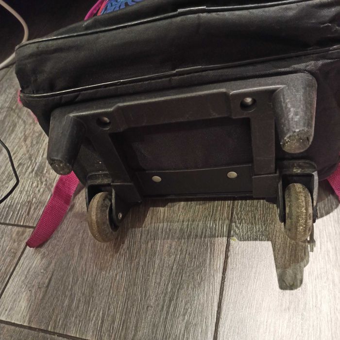 Plecak szkolny z kółkami i rączką