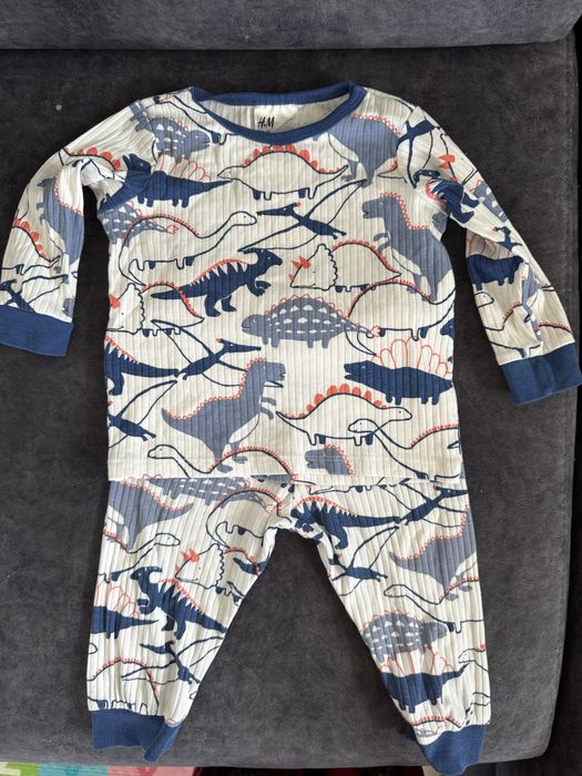 Продам дитячій костюм H&M розмір 68