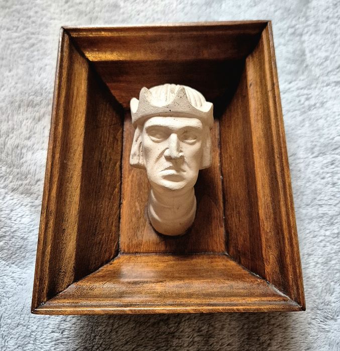 Unikatowa, ręcznie rzeźbiona głowa władcy Cepelia 1962