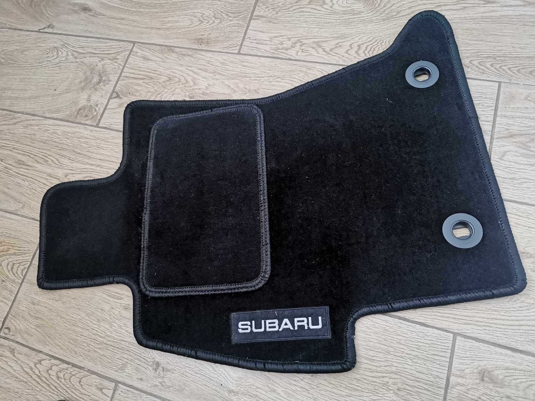 Komplet dywaników welurowych do Subaru Forester