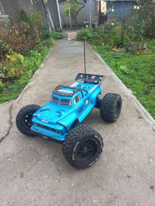 Продам радиоуправляемую модель ARRMA Outcast
