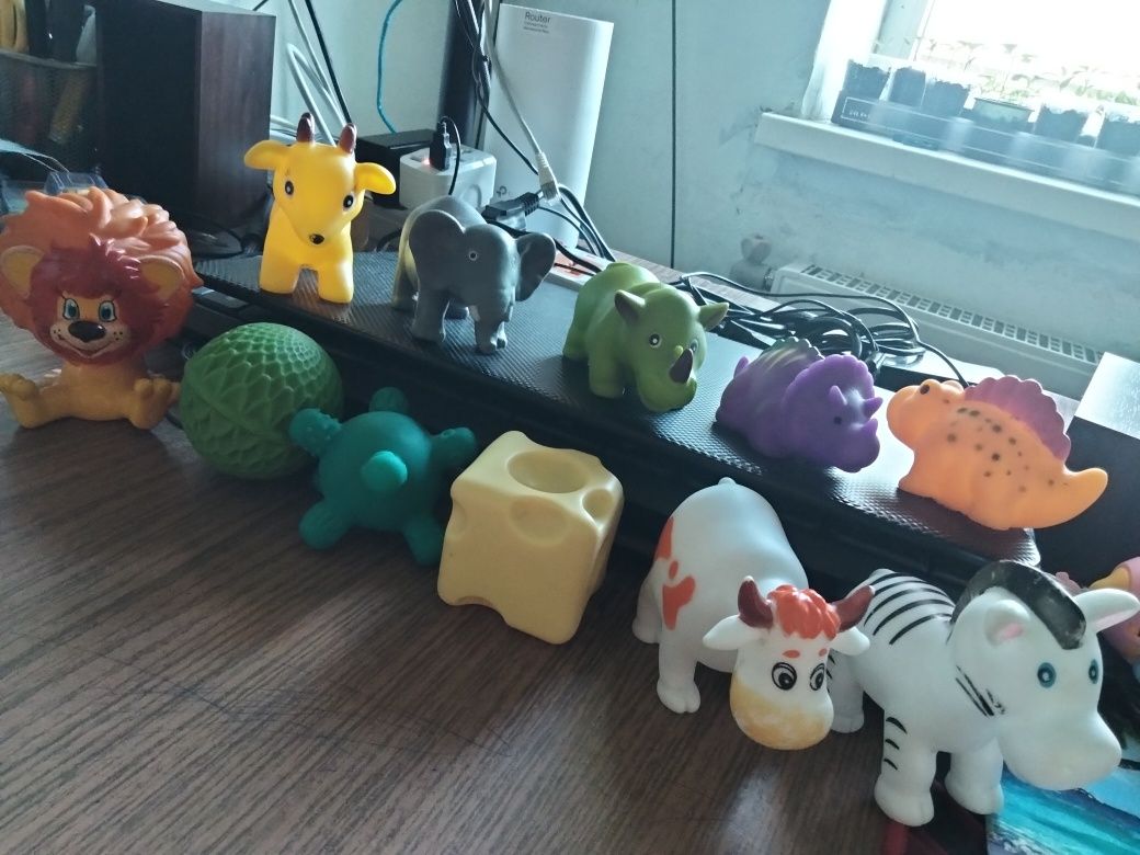 Ризинові гумові іграшки тварини та різні форми тактильні
