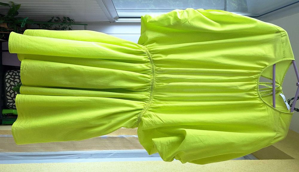 Limonkowa bawełniana krótka sukienka V by Very