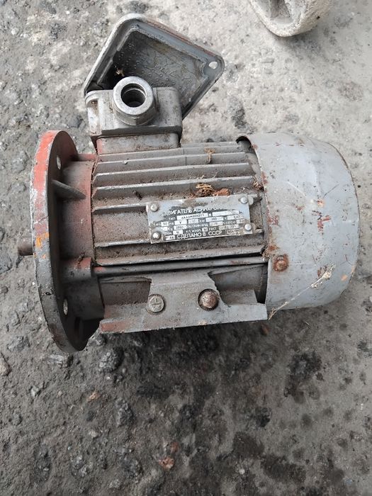 Продам електро двигуни