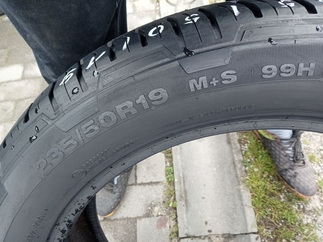 2x Opony Używane Całoroczne 235/50R19 Continental