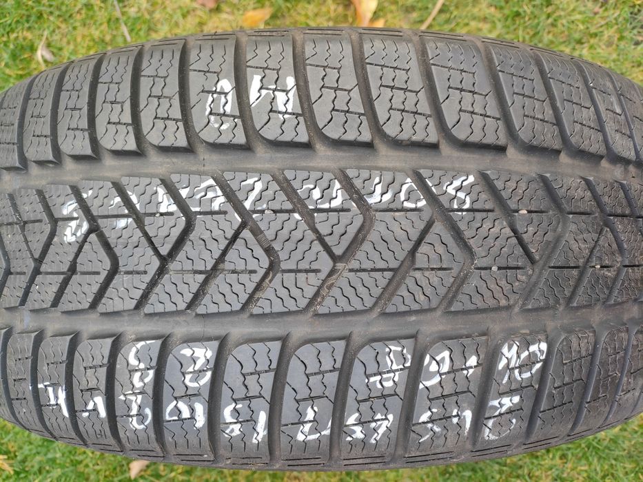1x Pirelli Sottozero 3 Winter MO 245/45R19 102V XL 1 szt. Zimowa