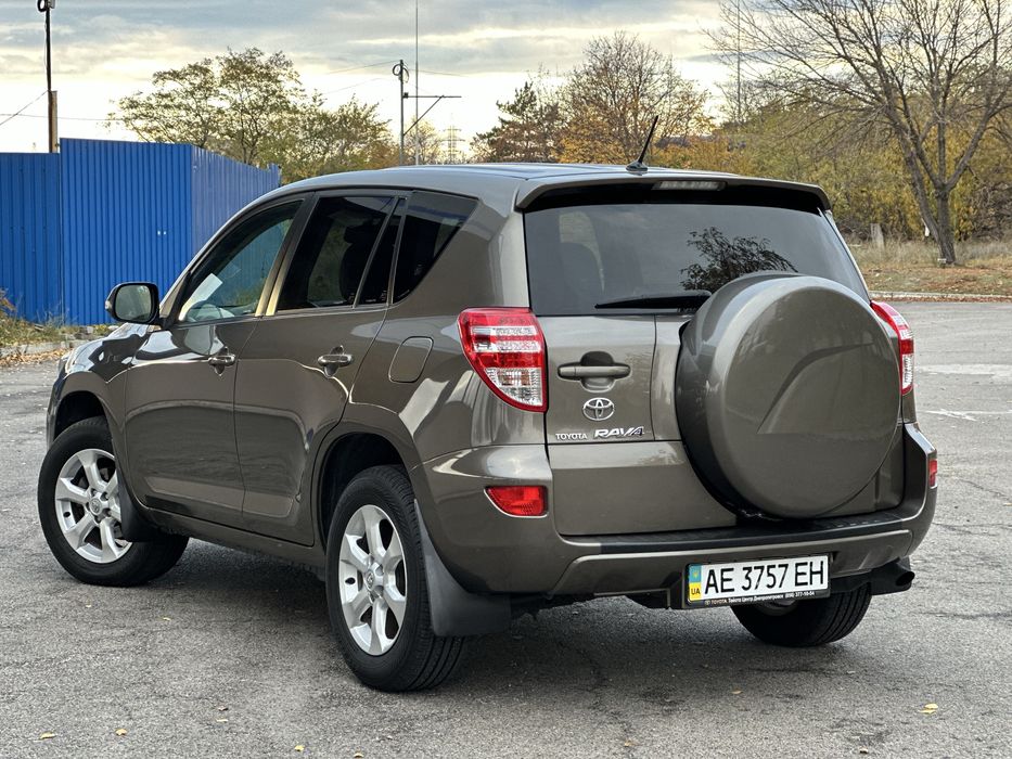 Продам Toyota RAV4 2011 год