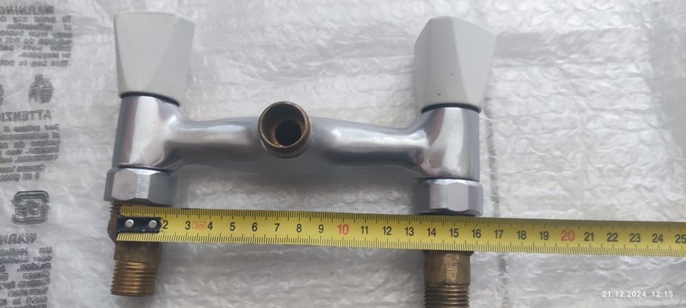 Змішувач настінний для раковини,чи ванни