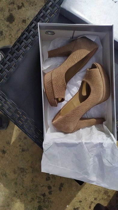 Sapatos senhora novos