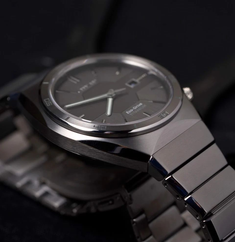 Citizen Armor AW1660-51H
Eco Drive Titanium