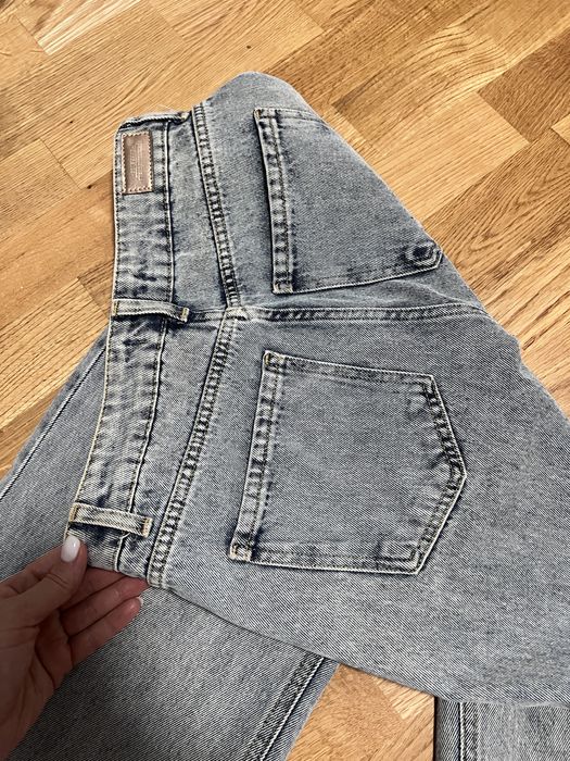 Жіночі джинси в ідеальному стані