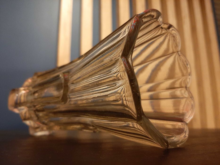 Wazon z polskiej Huty Bolesława Morawskiego z Radomska - nr kat. 133.