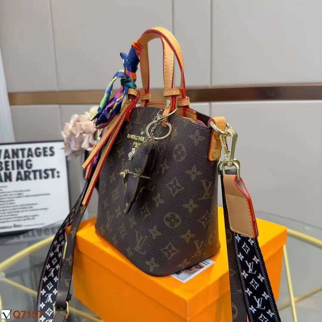 Louis Vuitton Torebka damska torba, skóra 67-38