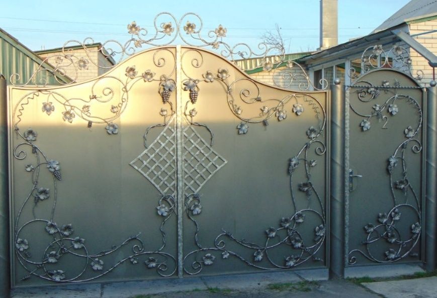 Розпашні ворота під замовлення.