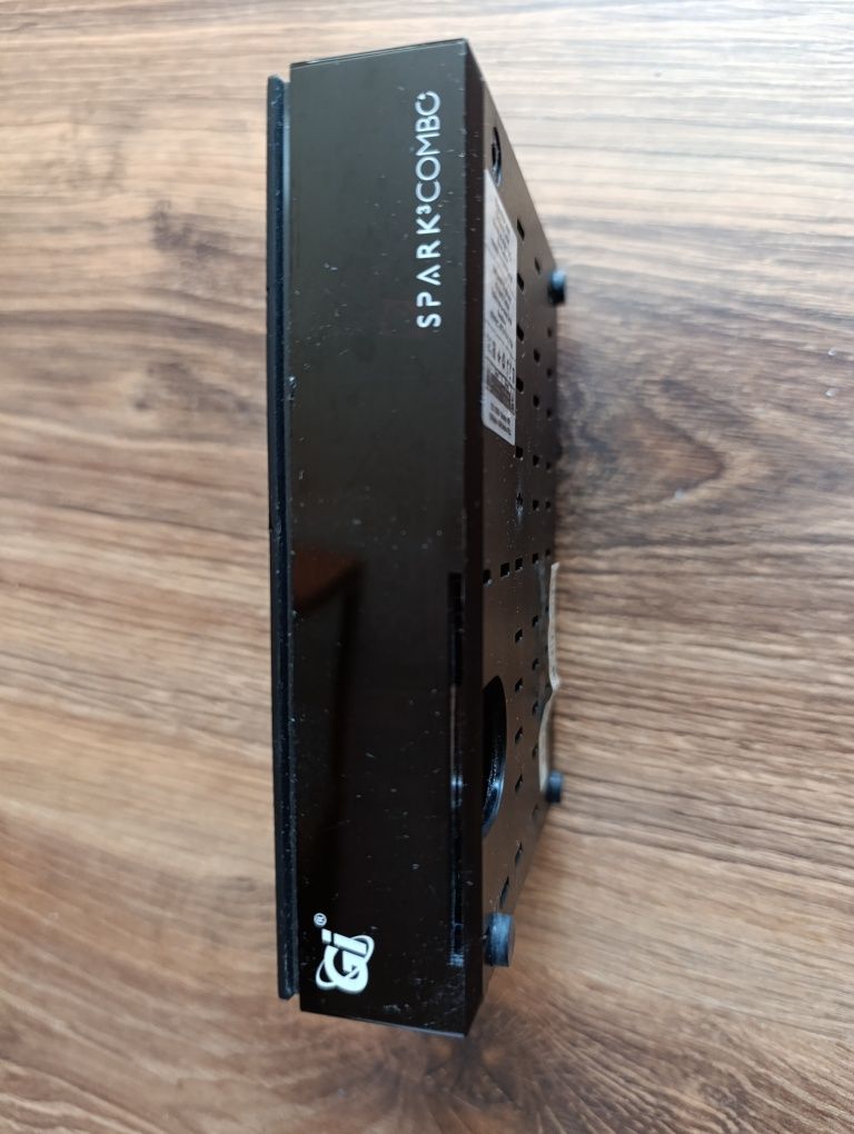 Супутниковий ресивер- медіаплеєр GI HD Spark 3 Combo