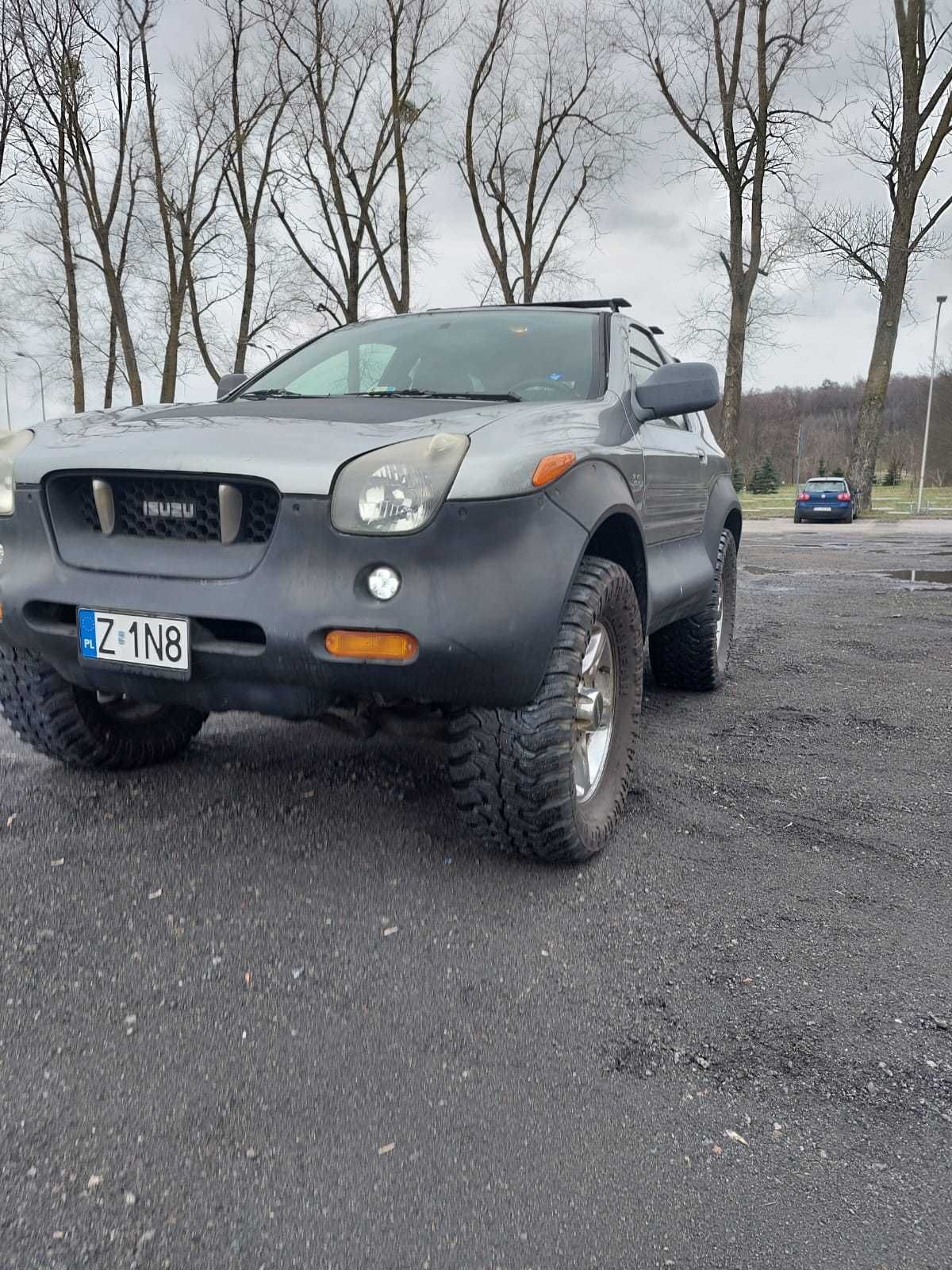 Isuzu Vehicross 3,5L 215km.