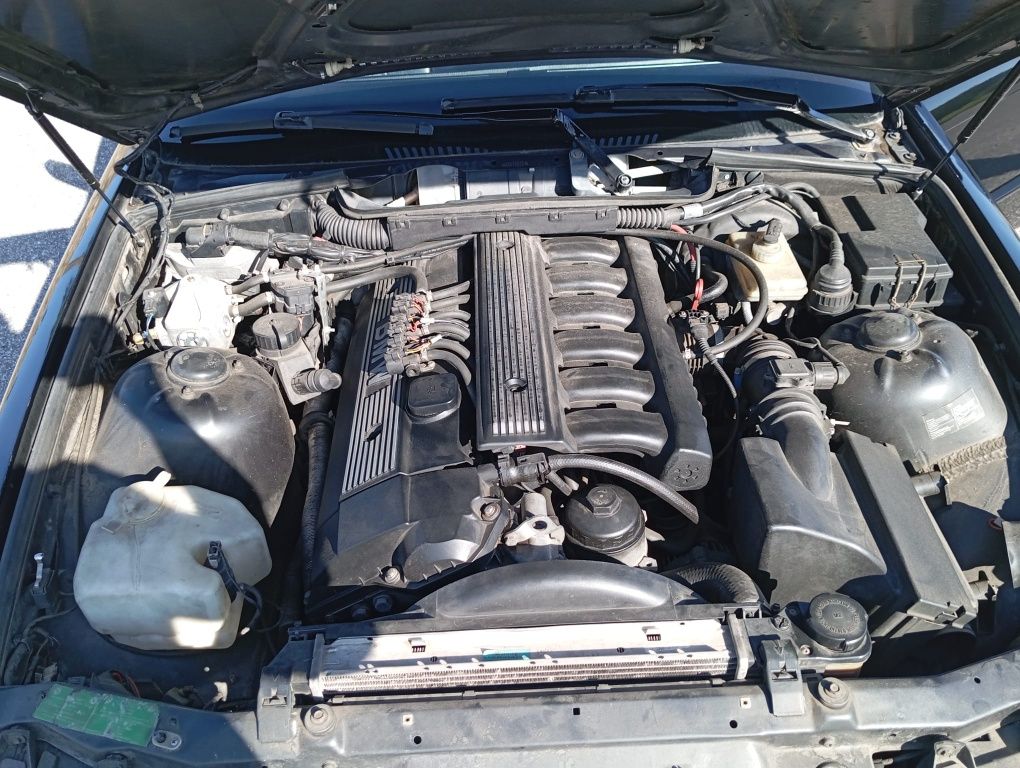 BMW E36 coupe 320i (motor 2.8i)