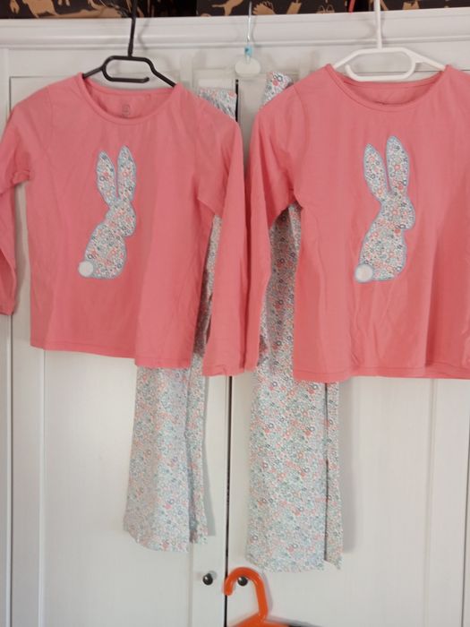 Dwie piżamki dziecięce z zajączkiem na 9  i na 10 lat