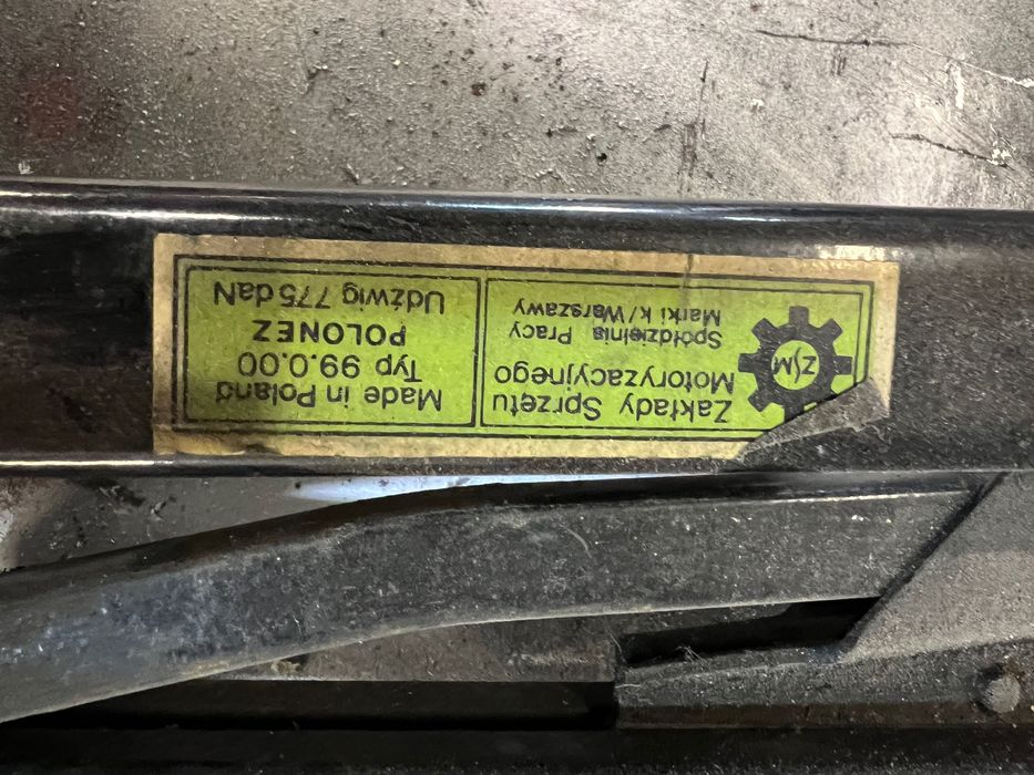 Lewarek samochodowy polonez