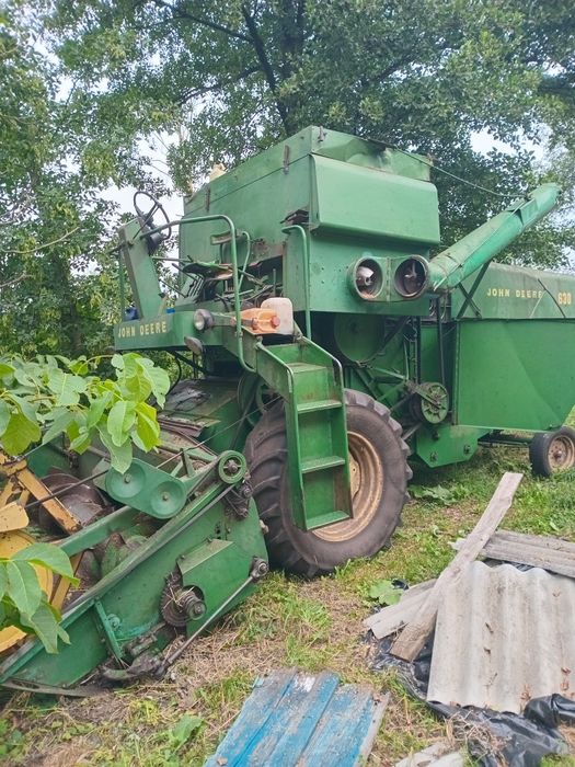 Комбайн John beere 630.