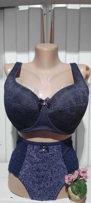 Бюстгальтери Diorella (Orietta Avec) різних кольорів.