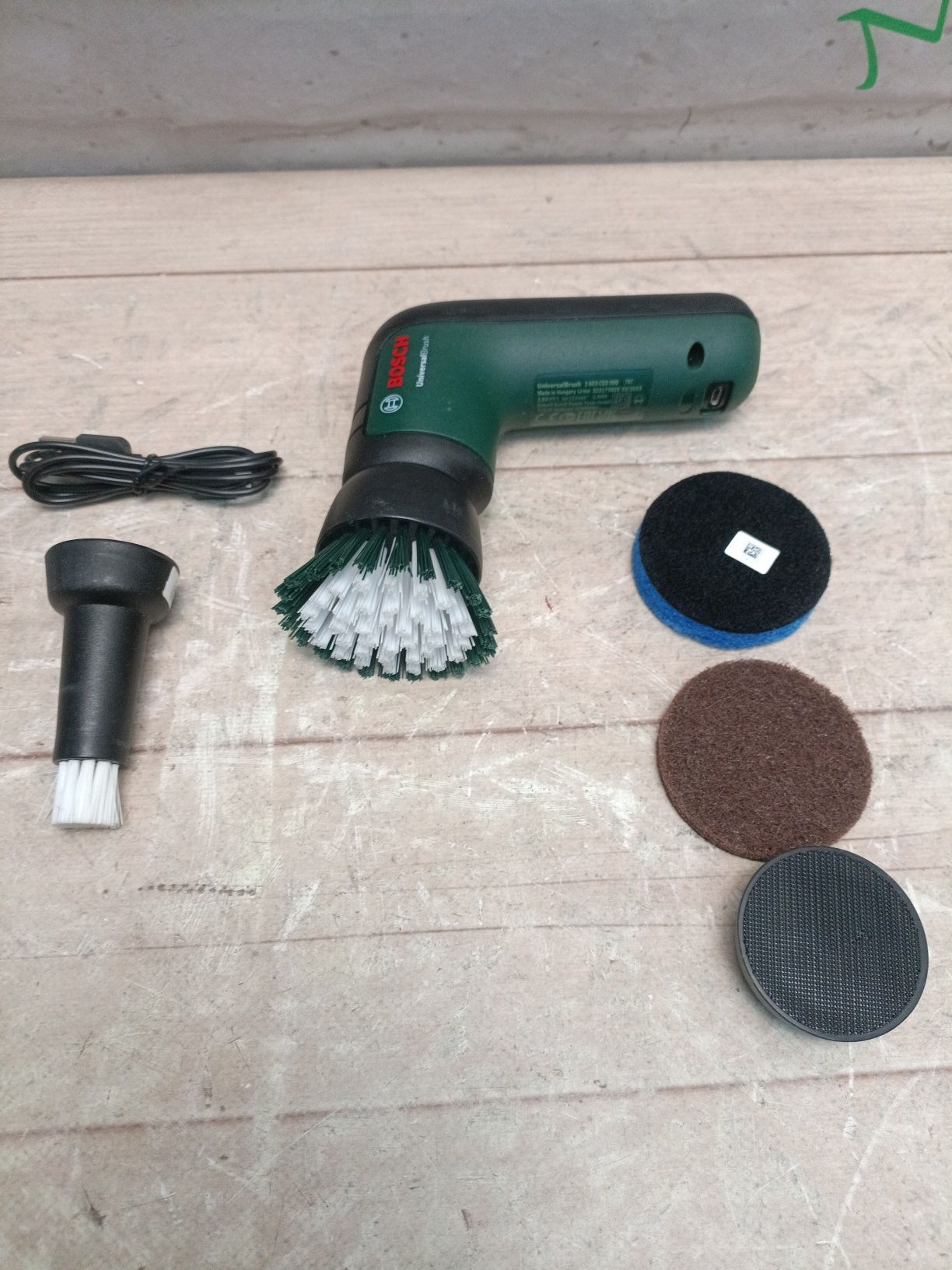 Bosch UniversalBrush аккумуляторная электрощётка универсальная