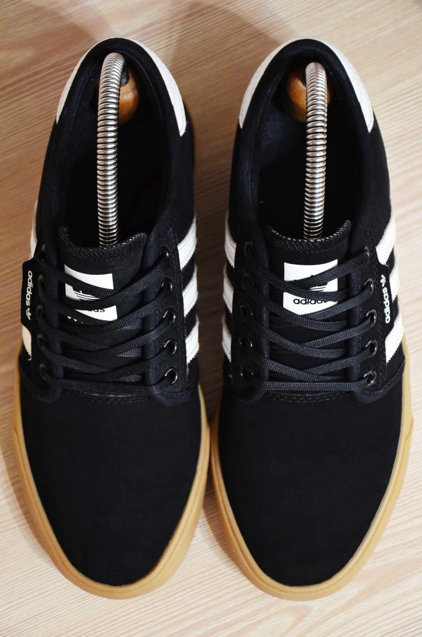 Adidas .  Кеди текстильні