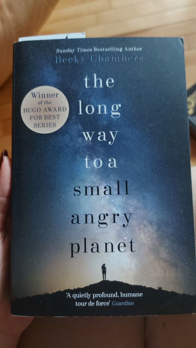 The long way to a small angry planet. Becky Chambers. Книга англійськ