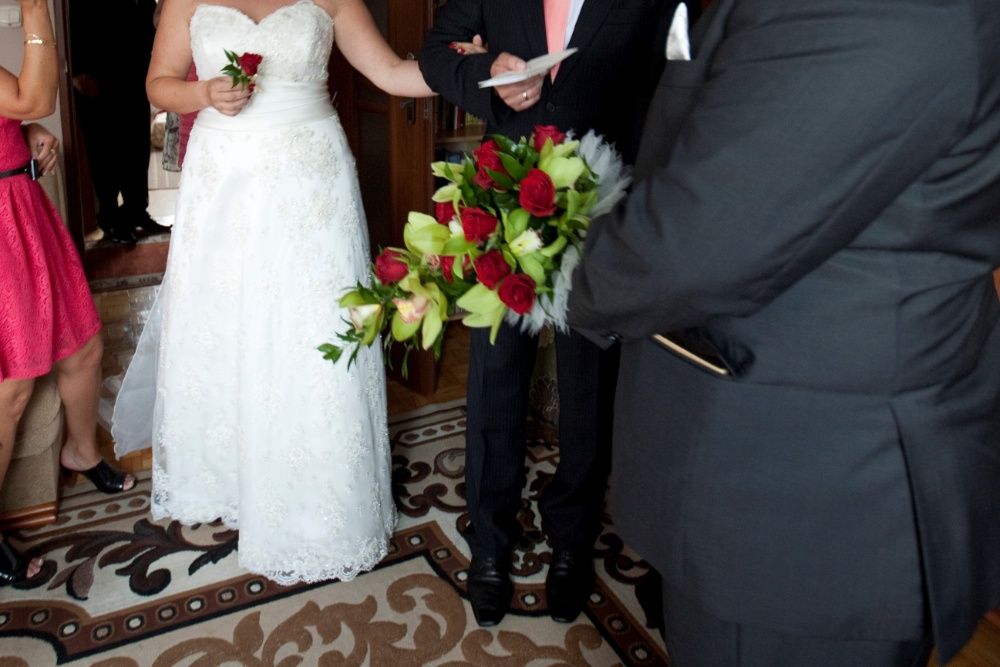 suknia ślubna w kolorze ecru