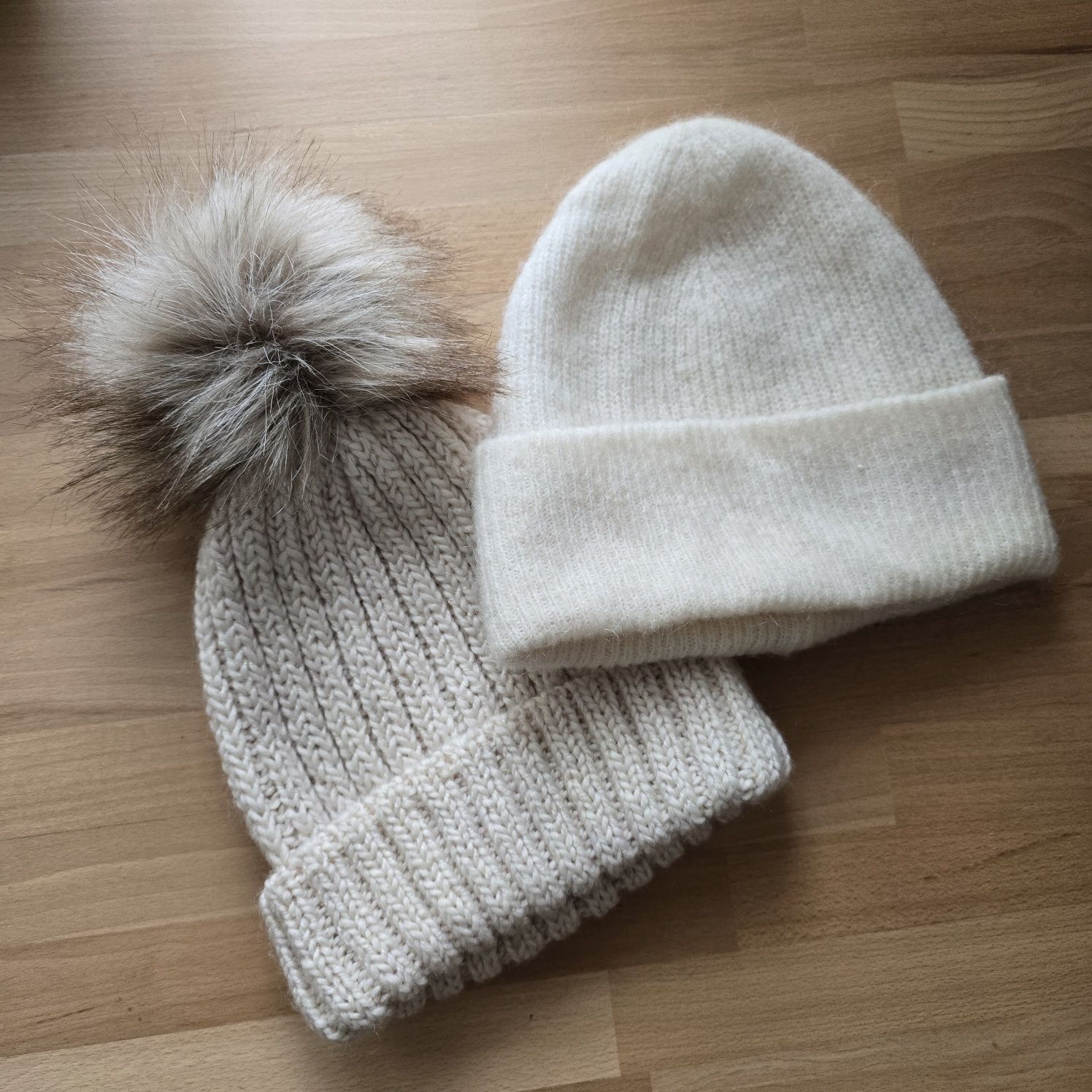 Czapka z bąblem HM wełna beżowa wool nude