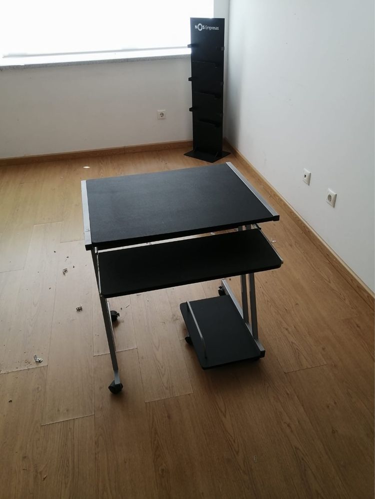 Secretária de computador