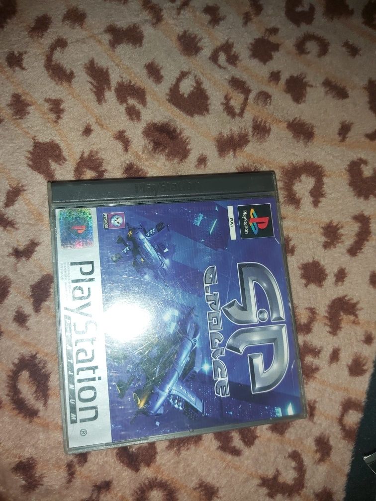 PlayStation 1 em excelente estado de conservação