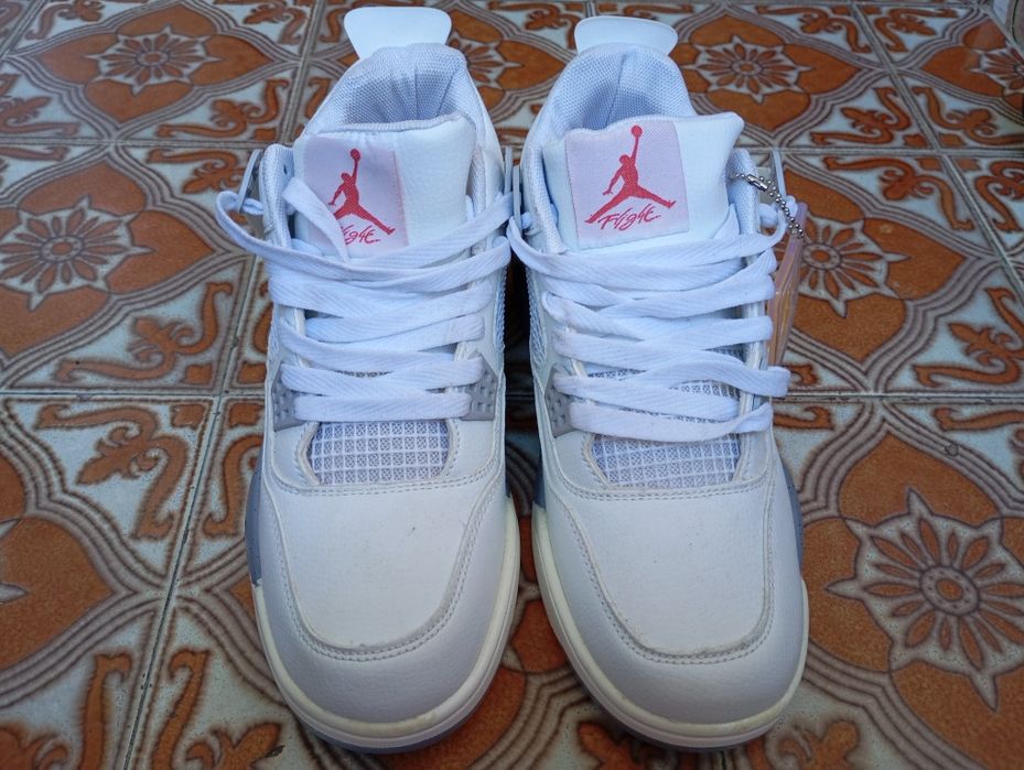 Air Jordan 4 tamanho  26.5 cm (43)