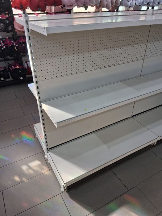 Regały sklepowe I stoły