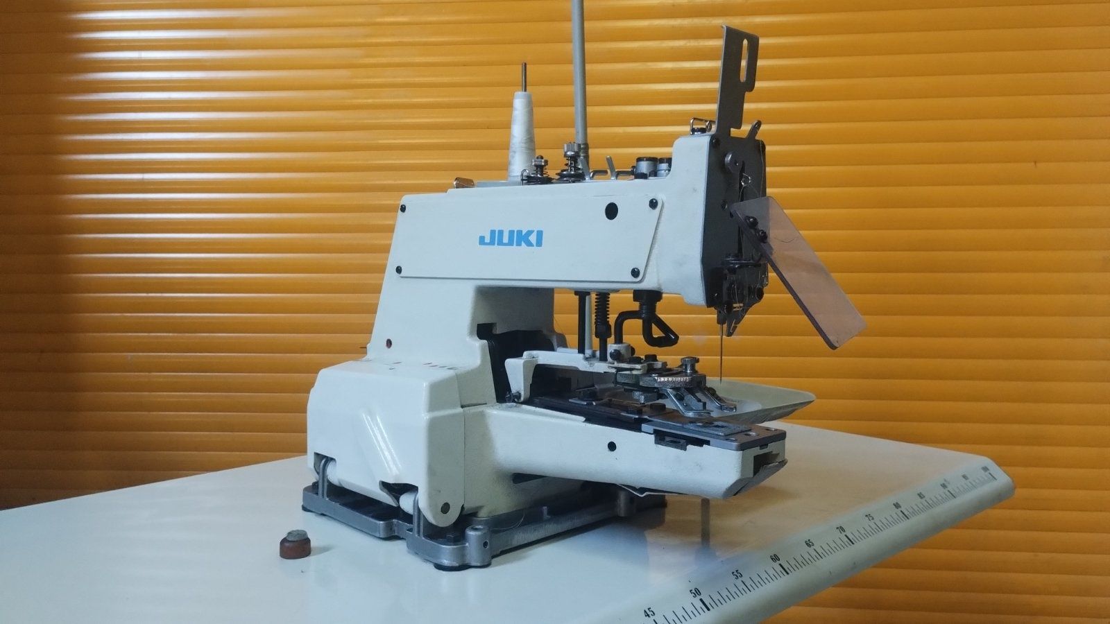 Guzikarka Juki MB-373